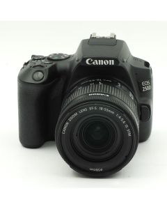 Canon EOS 250D systemkamera, vit + EF-S 18-55/4-5.6 IS STM BEGAGNAD