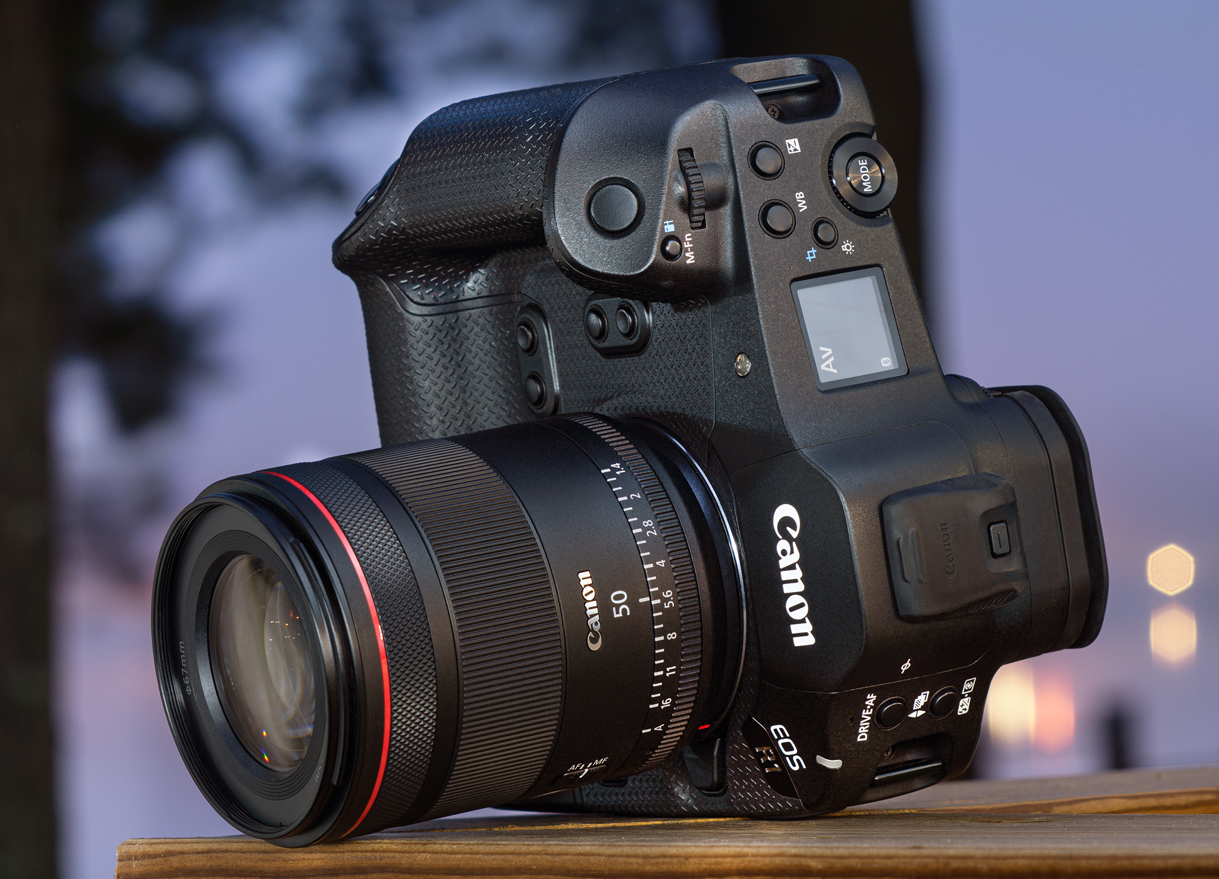 Canon EOS R1 under lupp
