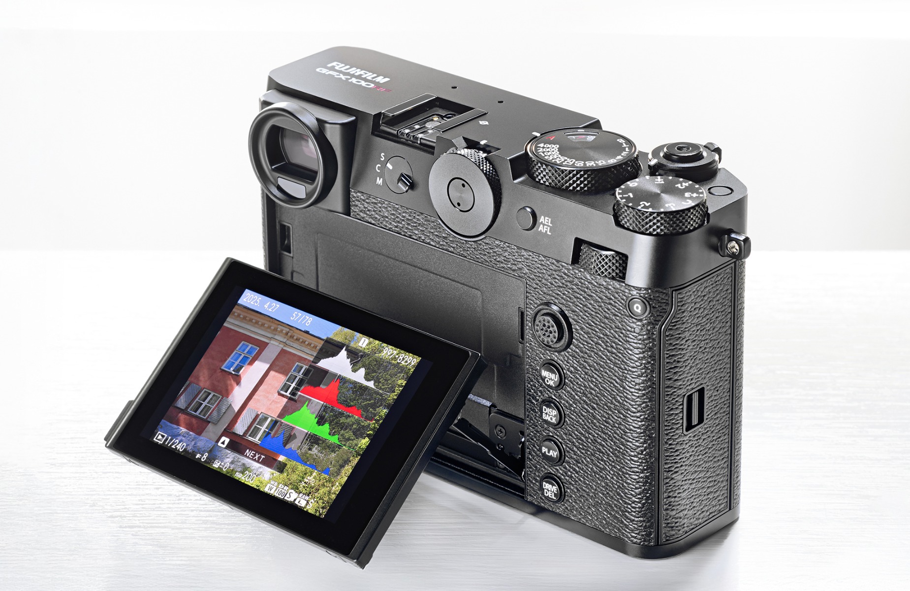 Fujifilm_GFX100RF_takaa