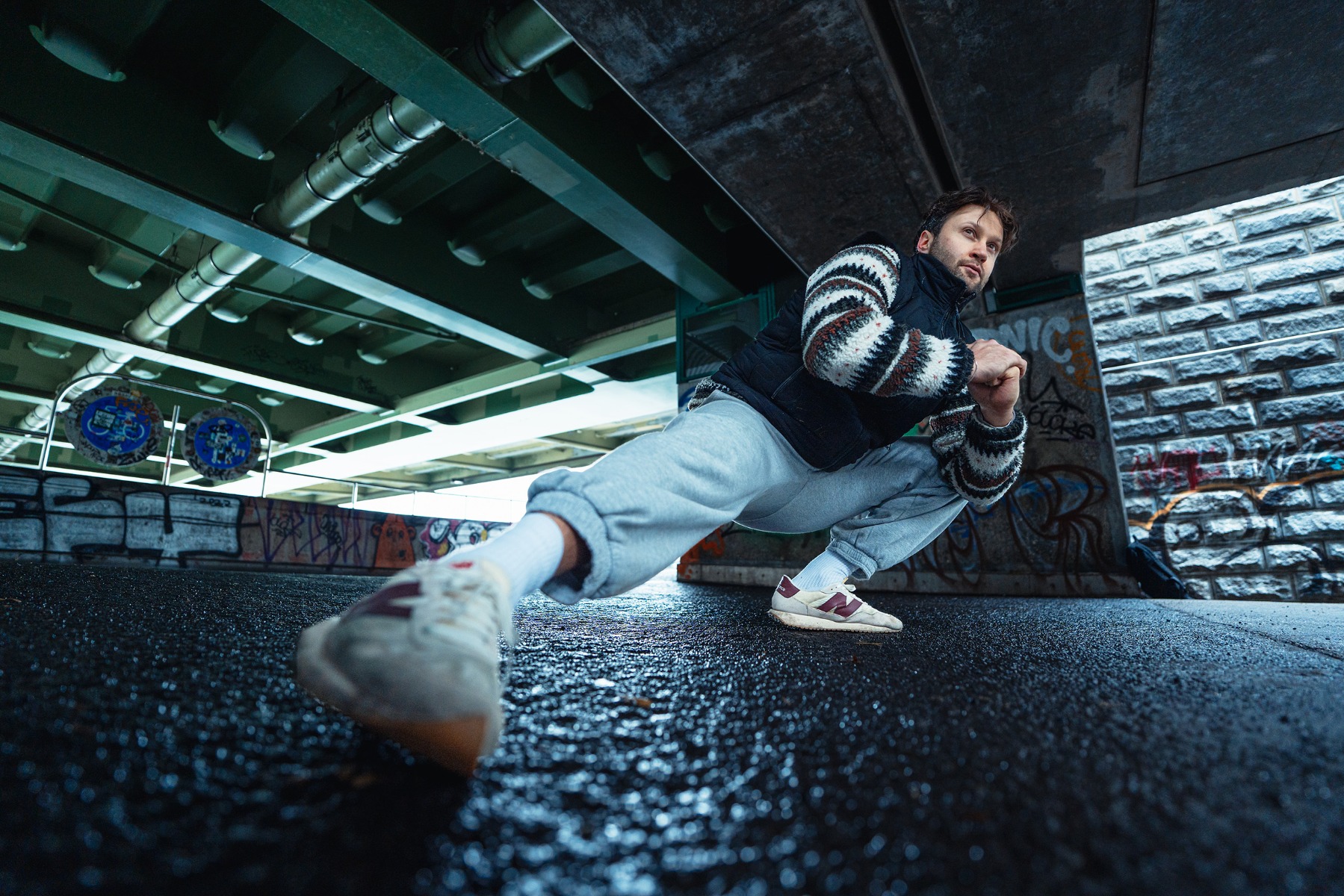 parkour-athlete-crouching-down-with-his-leg-outstretched